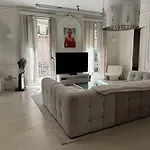 Appartement de 220 m2 à 50 m des Champs-elysees