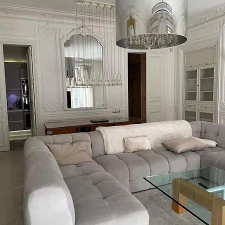 Appartamento De 220 M2 à 50 M Des Champs-elysees Parigi
