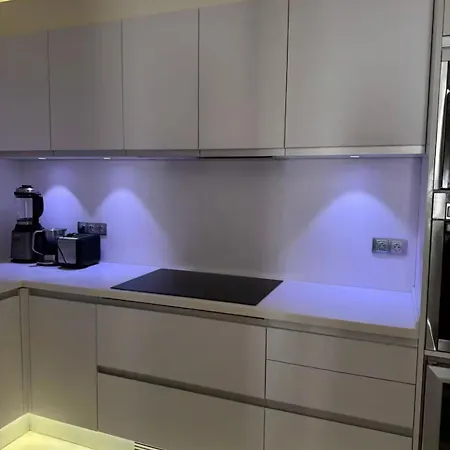 De 220 M2 à 50 M Des Champs-elysees