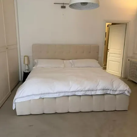 De 220 M2 à 50 M Des Champs-elysees Appartamento