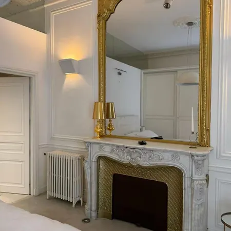 De 220 M2 à 50 M Des Champs-elysees * Parigi