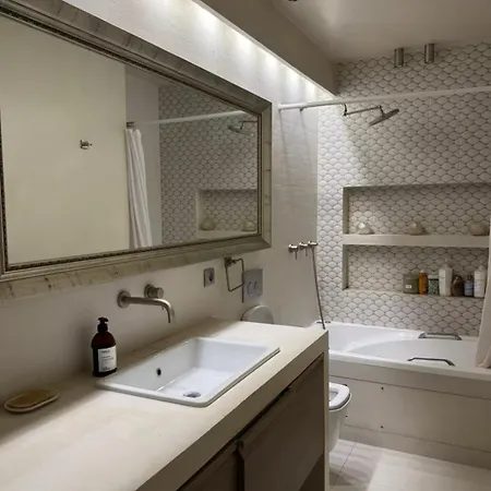 Appartamento De 220 M2 à 50 M Des Champs-elysees *