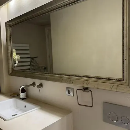 De 220 M2 à 50 M Des Champs-elysees * Parigi