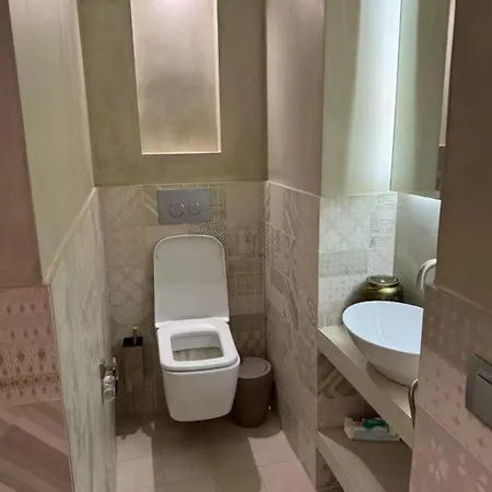 De 220 M2 à 50 M Des Champs-elysees Parigi