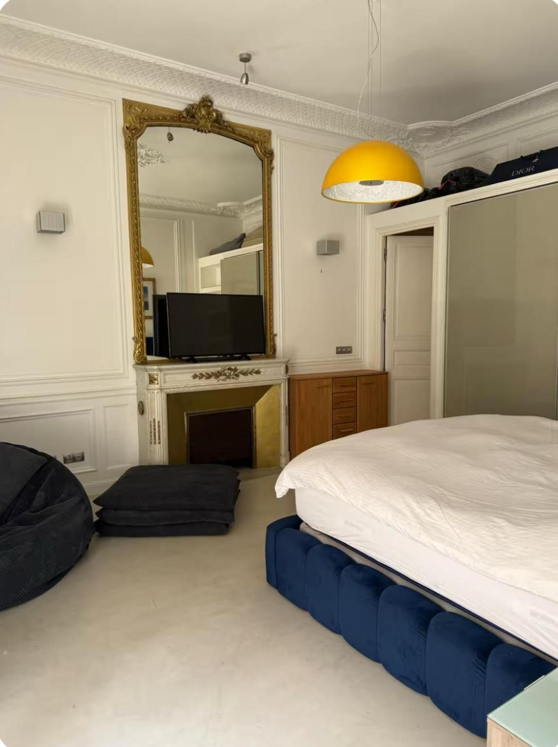 De 220 M2 à 50 M Des Champs-elysees