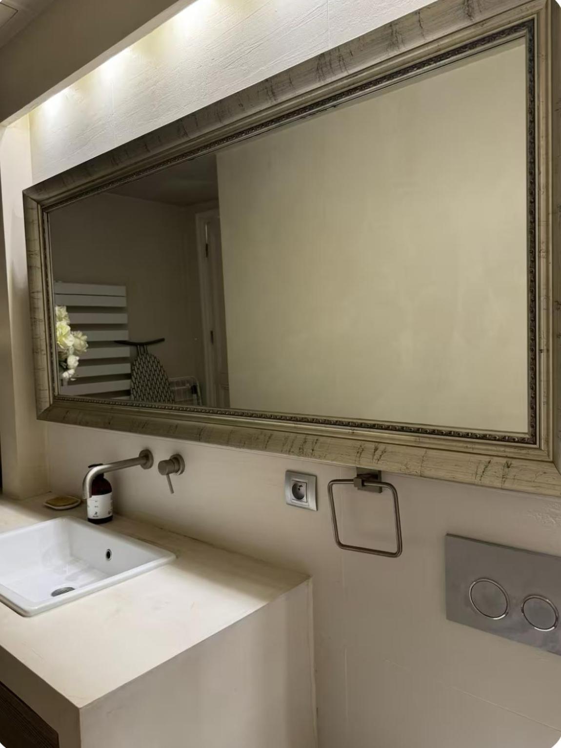 De 220 M2 à 50 M Des Champs-elysees * Parigi